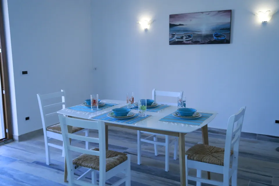 The kitchen table at Montagna