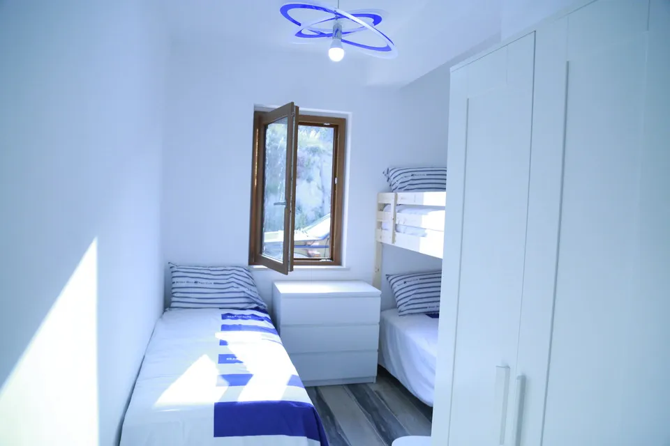 Sunny bunk bed room at Sole